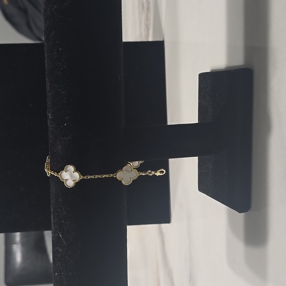 Elegant Gold and White Mother Of Pearl Clover Bracelet - Picture 4 of 4